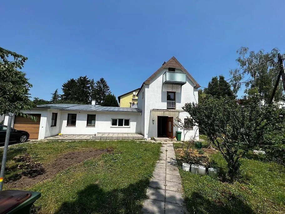 Central-Vintage Villa With Free Parking And 5Min Walk To Metro contacts